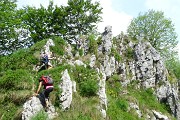 56 Seguendo il sent. 521 scendiamo ai torrioni d'arrampicata in Cornagera